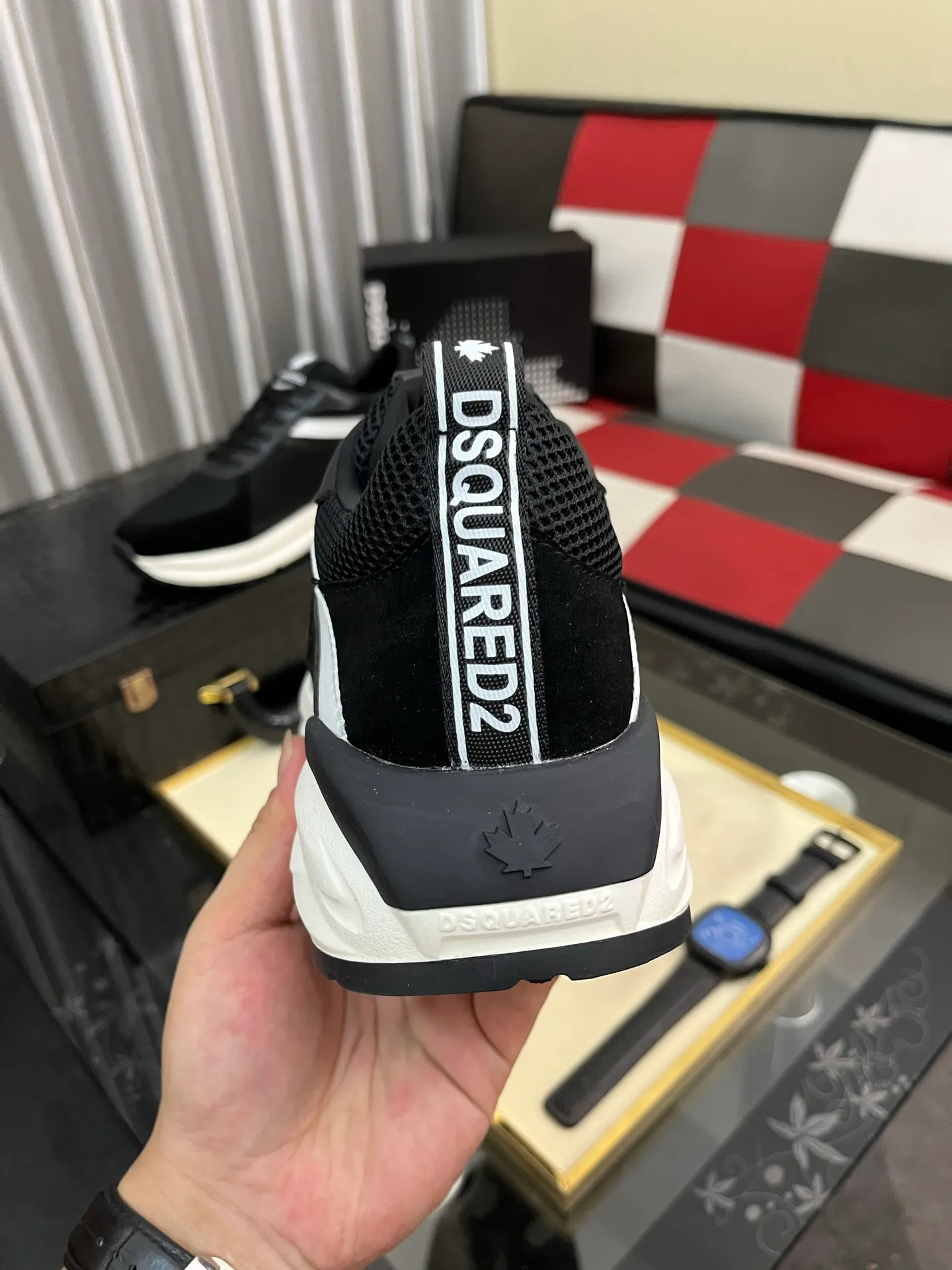 Men's shoes 💰480⌚️⌚️DG's latest popular casual shoes 🔥🔥, the tongue has the brand's iconic details, and the combination of silk cowhide and cow suede enhances the style. Fashionable and versatile, it can complement any look. Create an exquisite design with unique dynamic vitality and modern atmosphere, showing modern elegance. Size: 36-464️⃣colors available